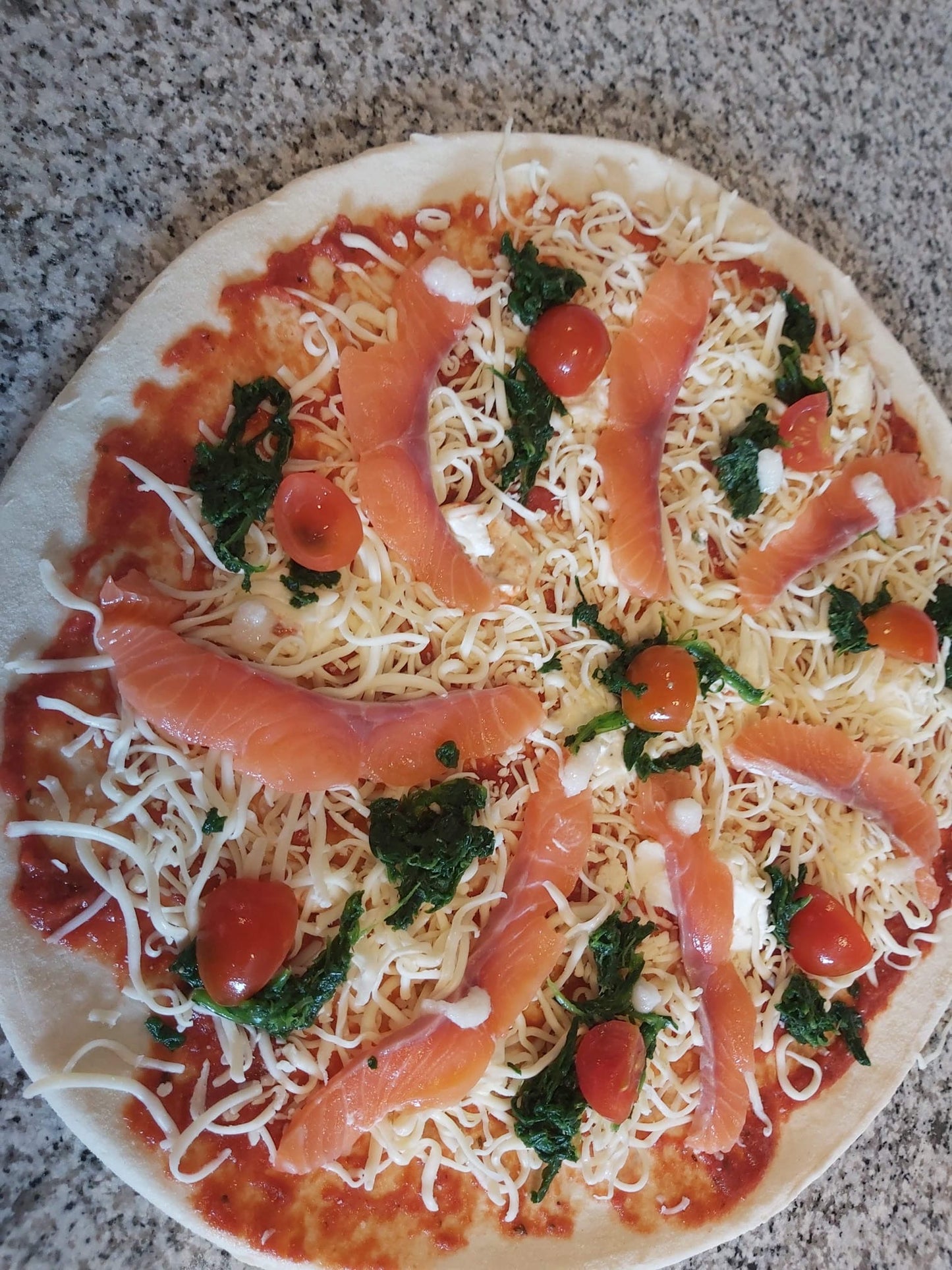 Lachs Pizza